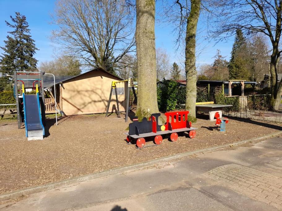 Gezellig Ingerichte Blokhut Op Een Rustig Park! Putten Exteriör bild